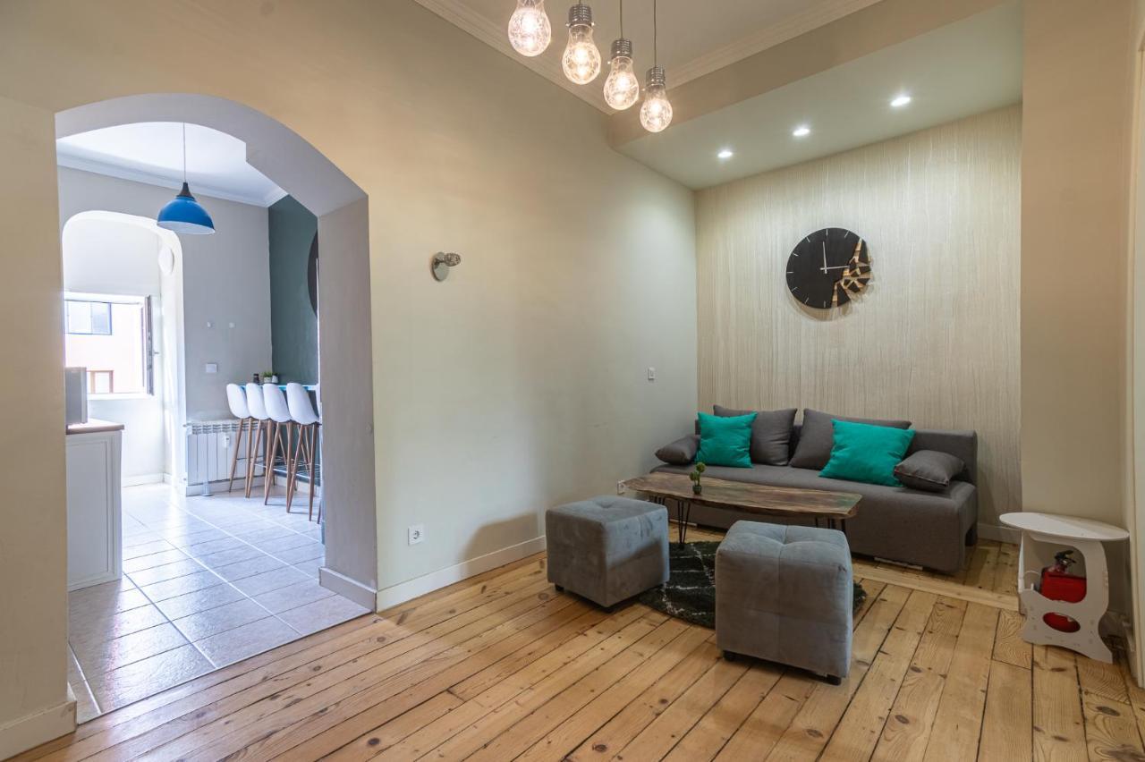 5 Seconds Away From The Main Street, Free Secured Parking Appartement Sofia