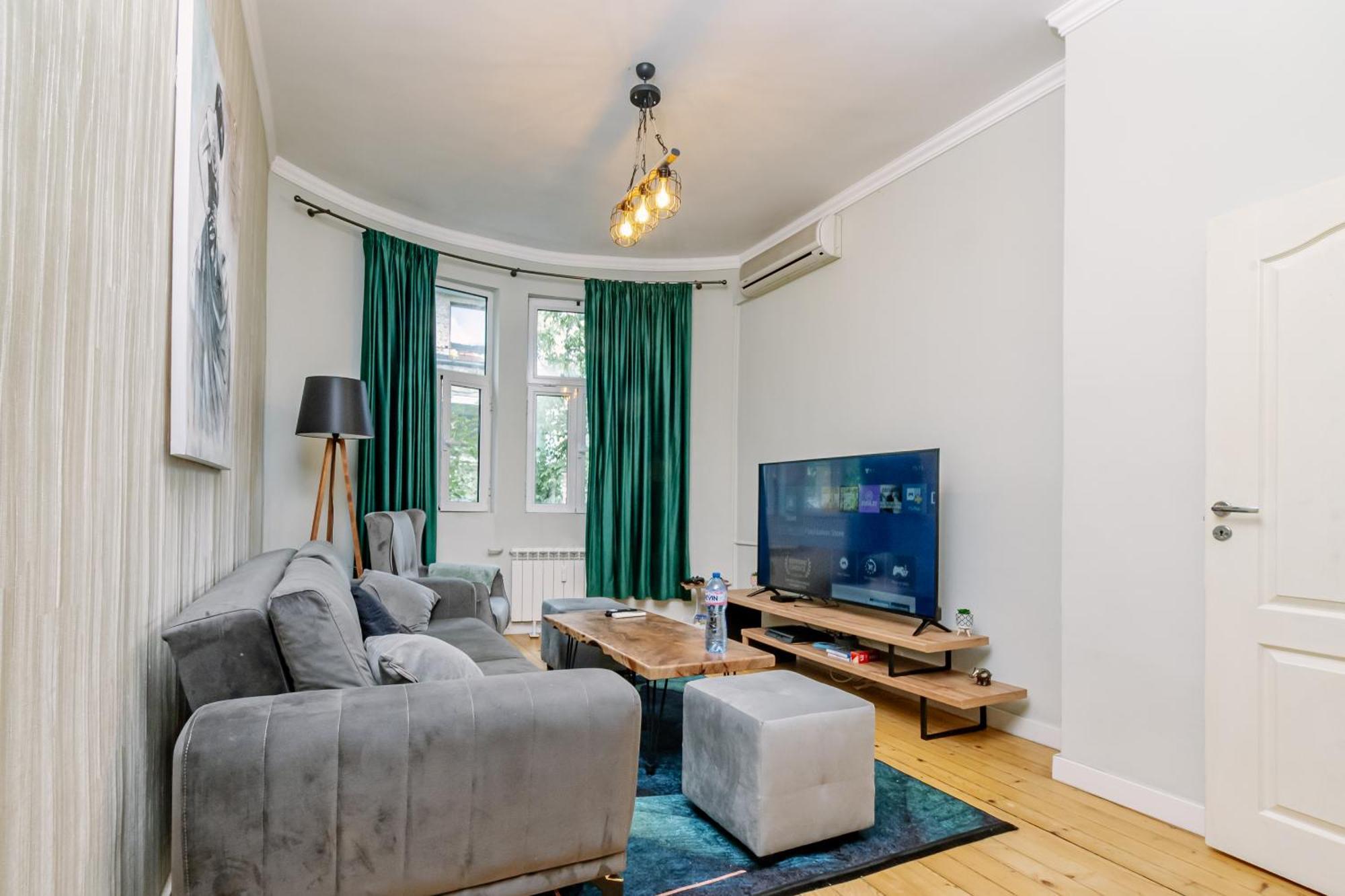 5 Seconds Away From The Main Street, Free Secured Parking Appartement Sofia