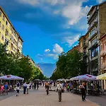 5 Seconds Away From The Main Street, Free Secured Parking