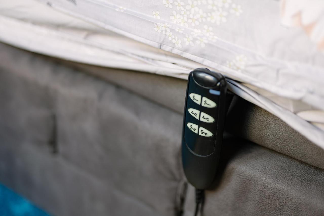5 Seconds Away From The Main Street, Free Secured Parking *
